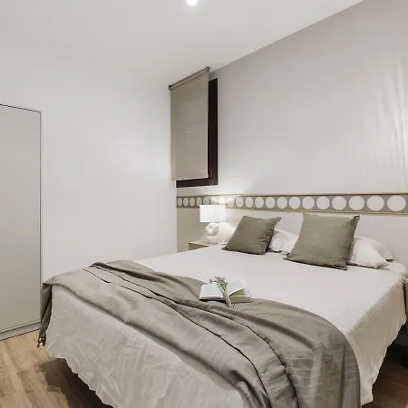 Faro - 2 Bedroom In Eixample Esquerra