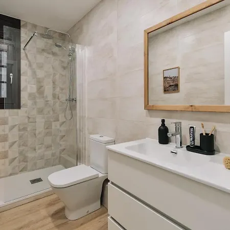 Faro - 2 Bedroom In Eixample Esquerra דירה *
