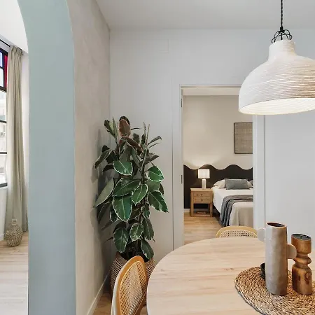Faro - 2 Bedroom In Eixample Esquerra דירה *