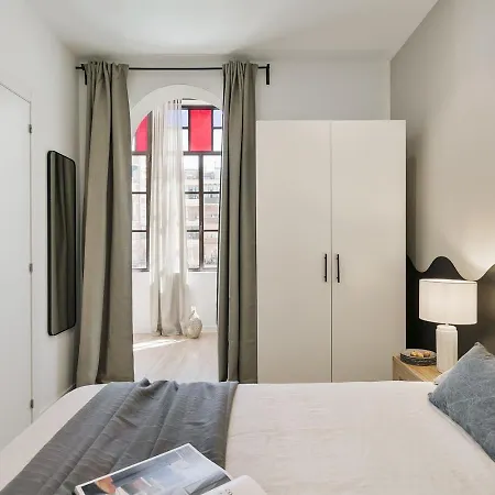 Faro - 2 Bedroom In Eixample Esquerra شقة *
